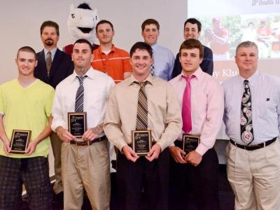 Baseball Earns 16 Regional & Conference Honors